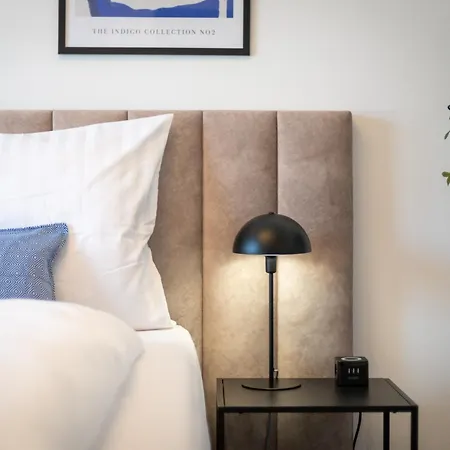 Blu -modern Interior Design In Centre- Close To Hbf & Uni Apartment *