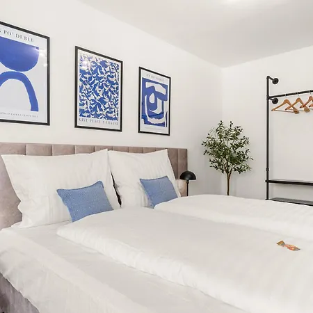 Blu -modern Interior Design In Centre- Close To Hbf & Uni Apartment *