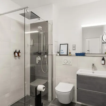 Apartment Blu -modern Interior Design In Centre- Close To Hbf & Uni